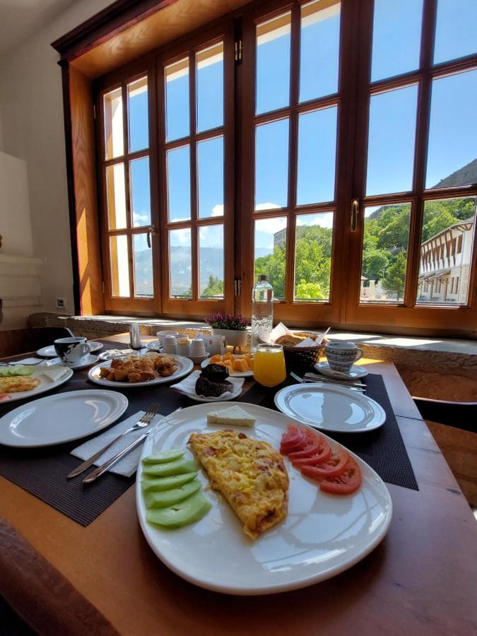 Rose Garden Hotel Gjirokastër Exteriör bild