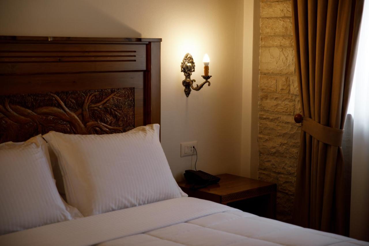 Rose Garden Hotel Gjirokastër Exteriör bild