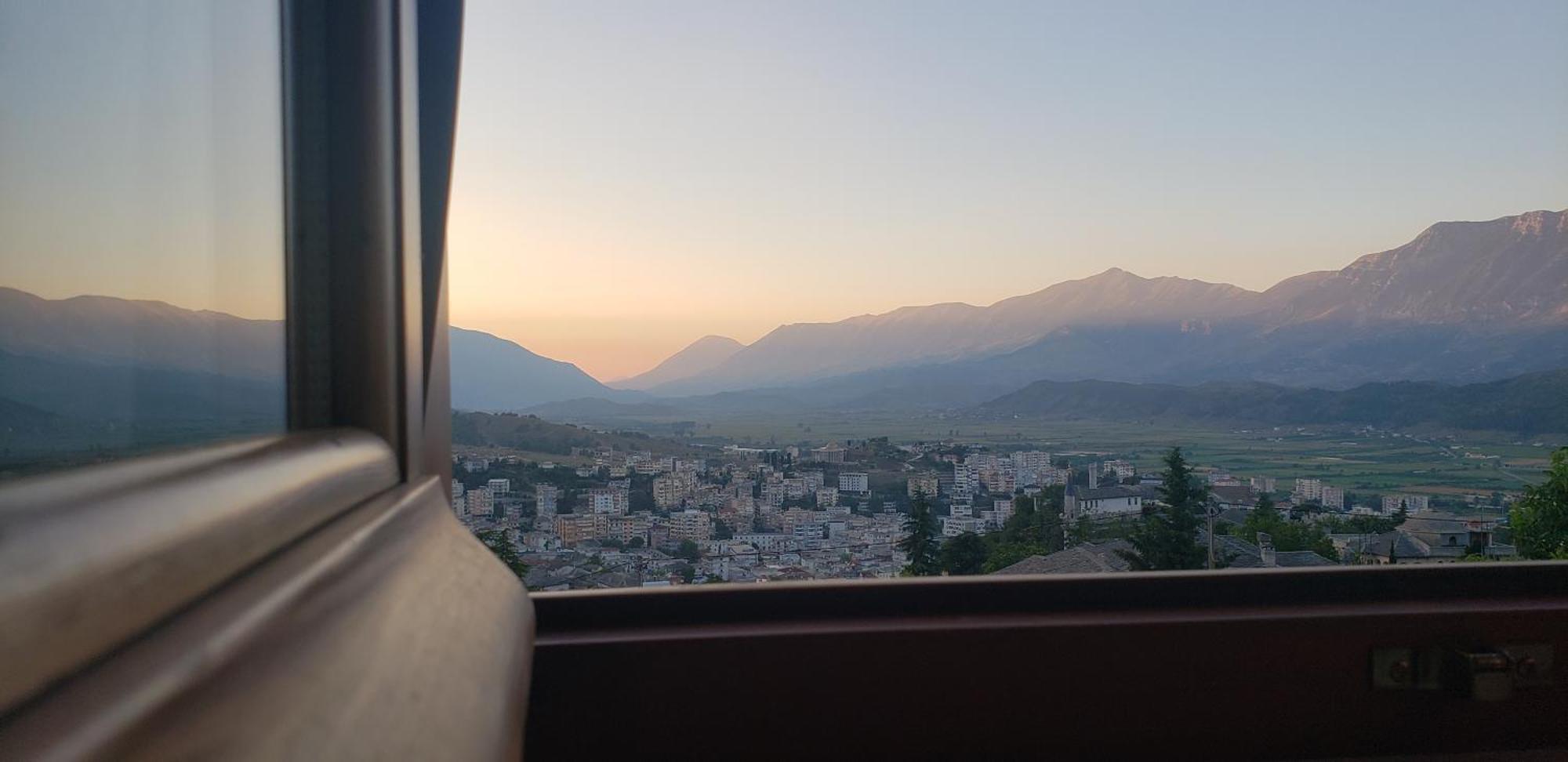 Rose Garden Hotel Gjirokastër Exteriör bild